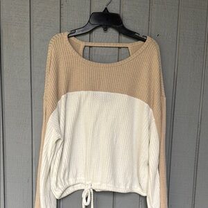 Hollister NWOT Tan and Cream Knit Sweater